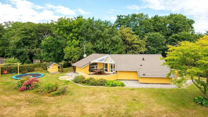 Ferienhaus für 9 Personen, mit Whirlpool und Terrasse sowie Garten und Sauna in Mommark