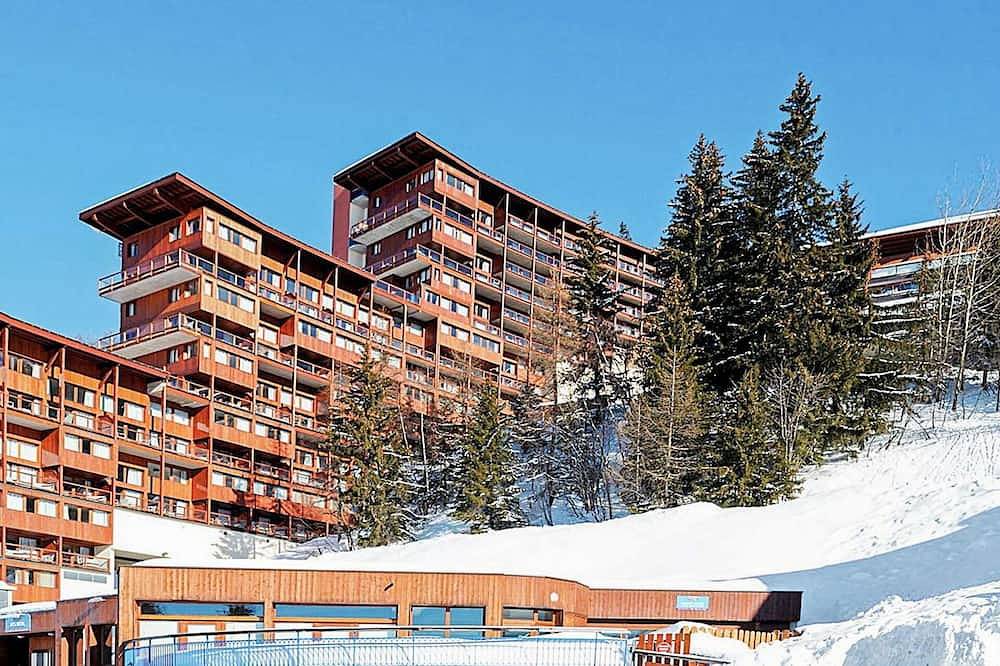 Entire apartment, Lovely apartment for 8 people with pool, Wifi, Tv, terrace, pets allowed and parking in Arc 1600, Bourg-Saint-Maurice