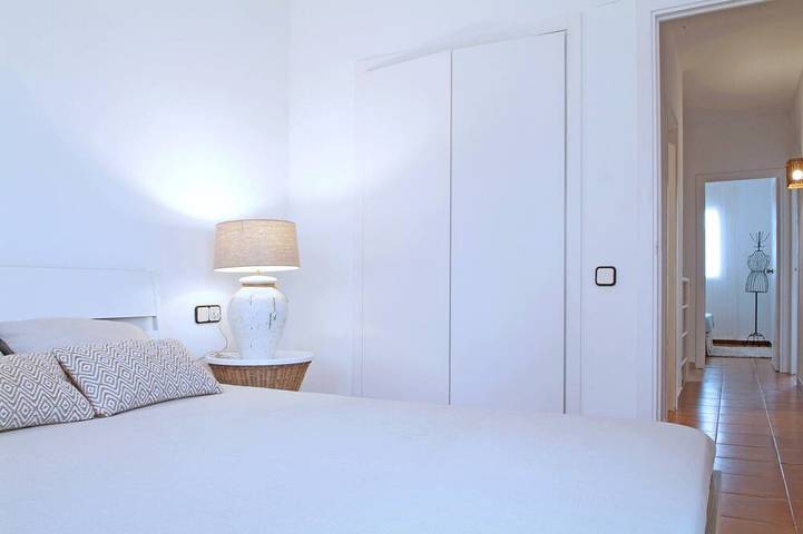 Casa 8 pax, jardín y piscina comunitaria, barbacoa privada, wifi gratis y aire acondicionado en el salón. Cerca de la playa de la Costa Brava y Costa Barcelona. Vivalidays Pinell. in Palafolls, Maresme