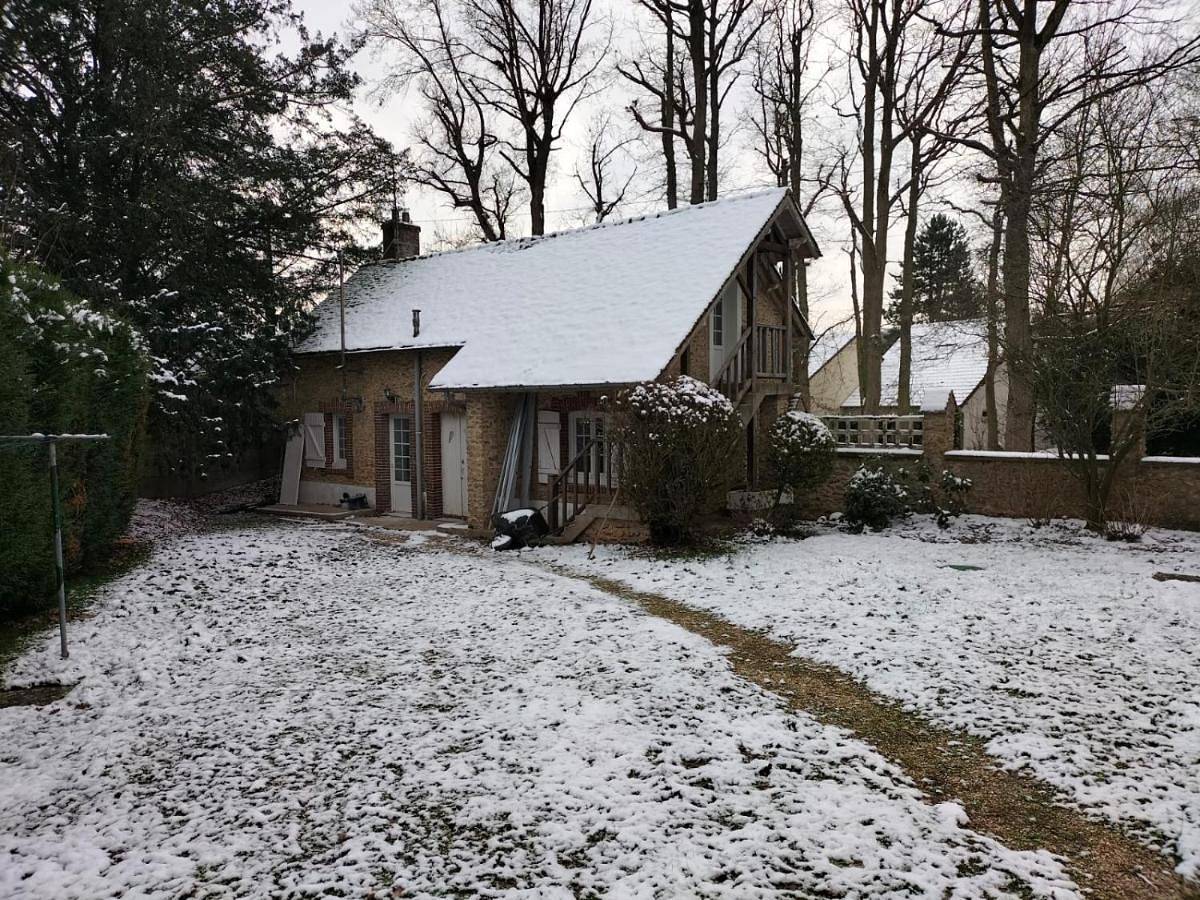 Double Room with Private Bathroom in Yvelines