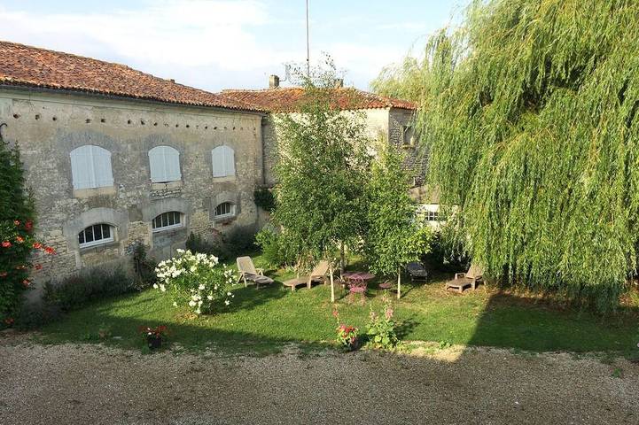 Location de vacances pour 10 personnes, avec Terrasse et Jardin à Gensac-la-Pallue