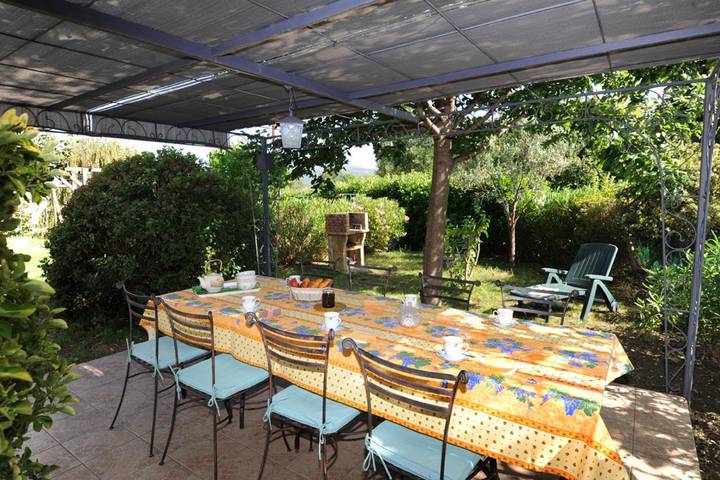 Gîte pour 8 personnes, avec jardin, animaux acceptés à Rigarda