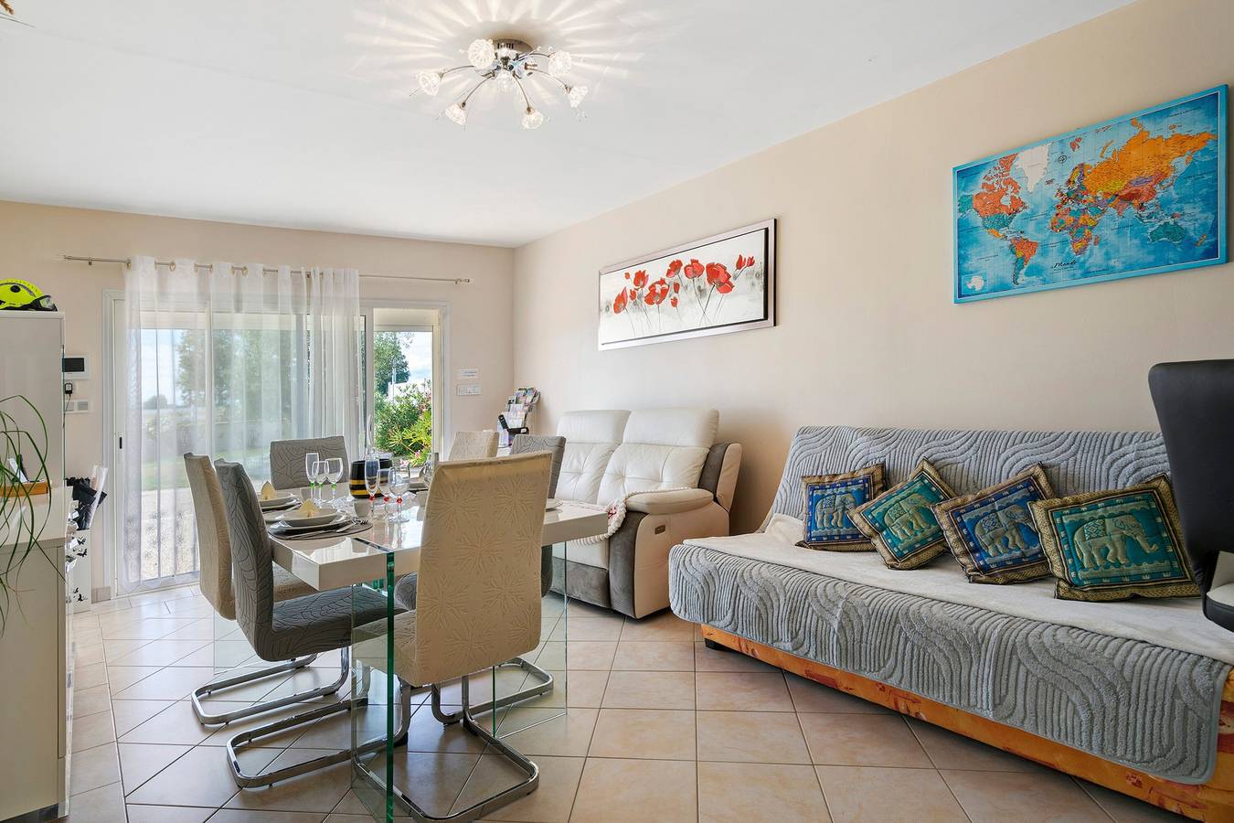 Gîte « Les Lauriers Roses Du 17 » avec terrasse privée, Wi-Fi et climatisation in Saint-Germain-du-Seudre, Région de Jonzac