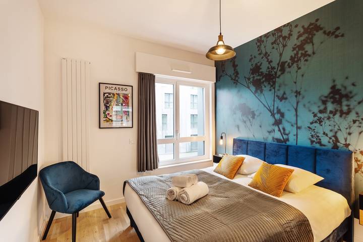 Entire apartment, Le Panoramique - Appartement de standing 2 chambres vue Vilaine avec parking in Rennes, Rennes region