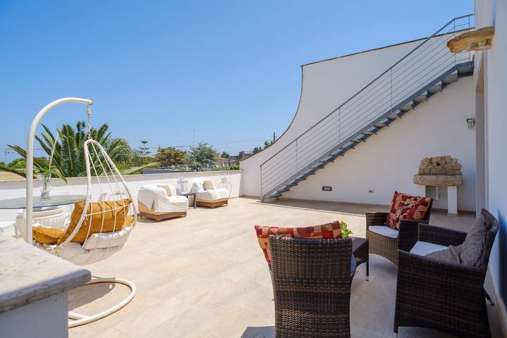 Entire apartment, 'Villa Scoglio' Apartment near the Sea with Garden and Private Terrace in Torre Specchia Ruggeri, Melendugno