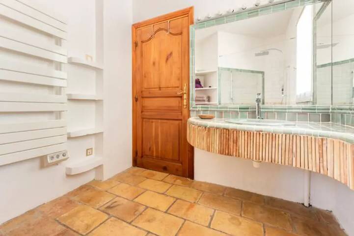 Location de vacances pour 10 personnes, avec jardin et piscine à Rognes - 4