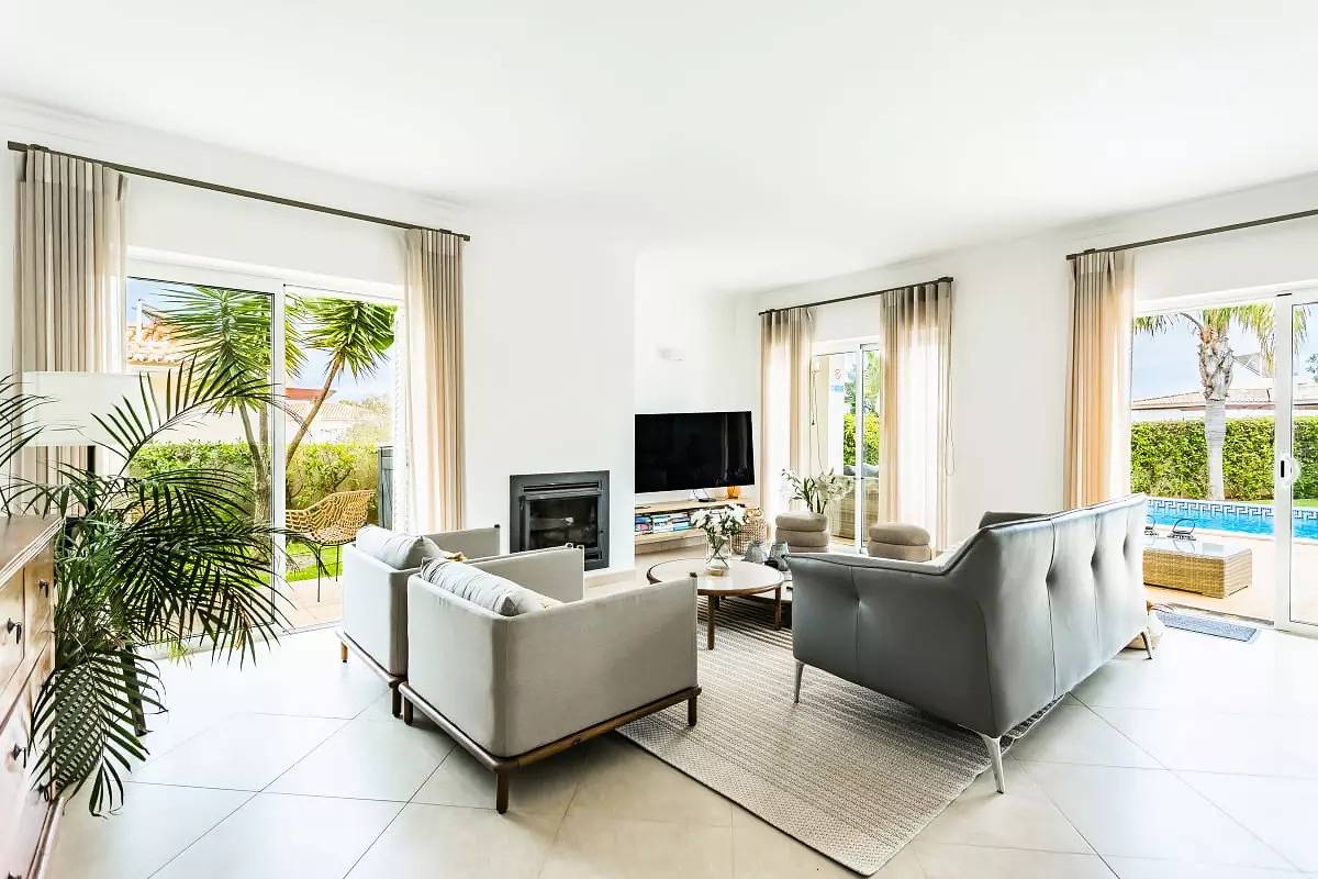 Houses & Villas for 8 Persons in São Sebastião, Lagos