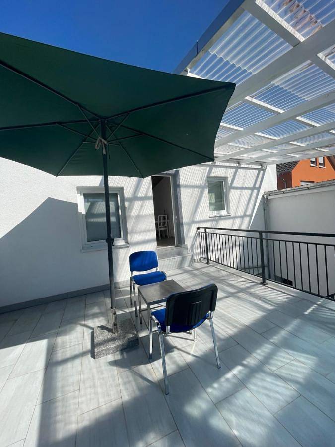 Ferienhaus für 2 Personen, mit Balkon und Terrasse sowie Garten und Ausblick in Rüsselsheim
