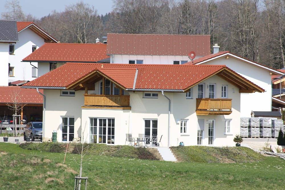 Apartamento entero, Fully equipped, spacious vacation apartment with mountain views; in Inzell, Alpes Bávaros