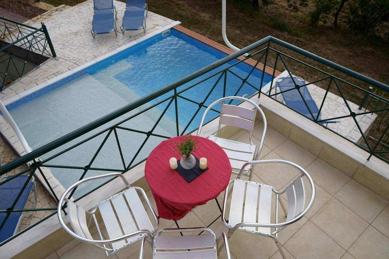 Semiramis Suites with pool in Plaża Vergas, Kalamata