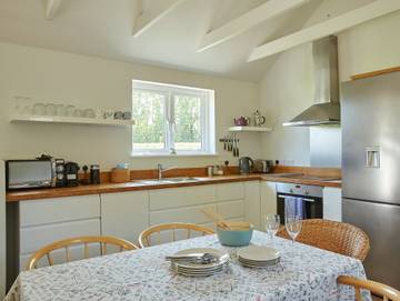 Log Cabin for 4 People in Birdham, West Sussex, Photo 2