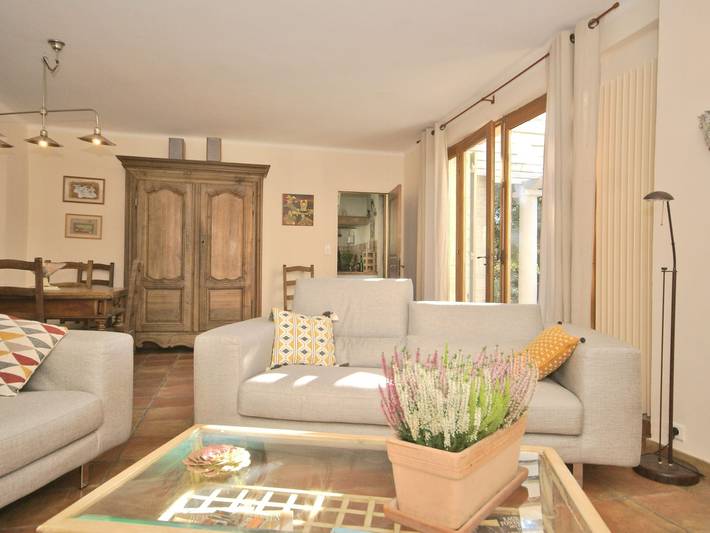 Location de vacances pour 10 personnes, avec Balcon et Terrasse ainsi que Jardin et Piscine à Crillon-le-Brave