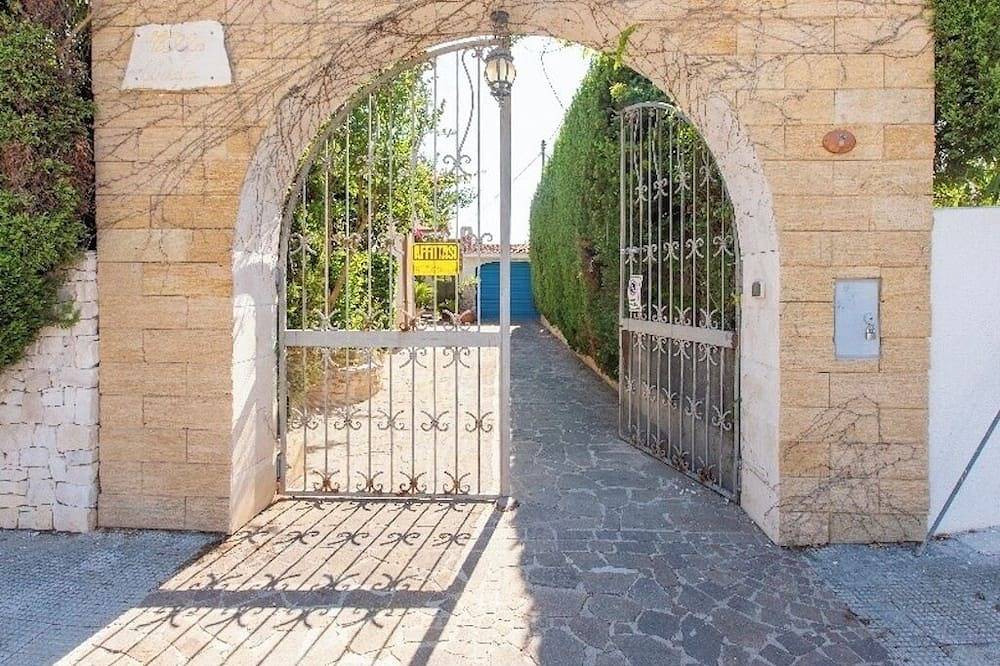 Spacious and equipped villa for a vacation in the beautiful sea of Salento in Campomarino di Maruggio, Campomarino (Apulia)