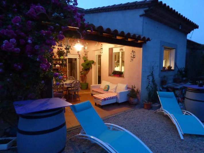 Location de vacances pour 8 personnes, avec jardin et piscine à Tournissan