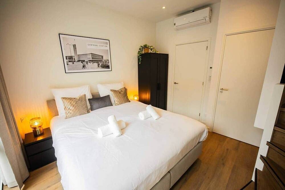 Entire apartment, Historical City Retreat with Sauna option (R-51-B) in Eindhoven, North Brabant