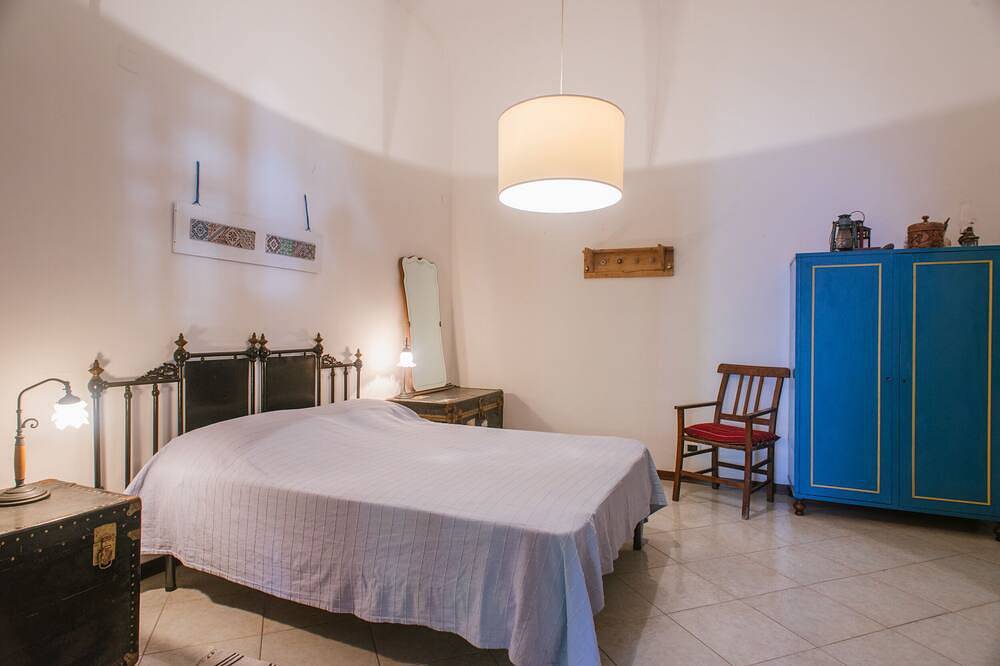 Il Palmento Di Salina, maison privée typique de style éolien, terrasse et jardin avec vue sur mer in Malfa, Salina