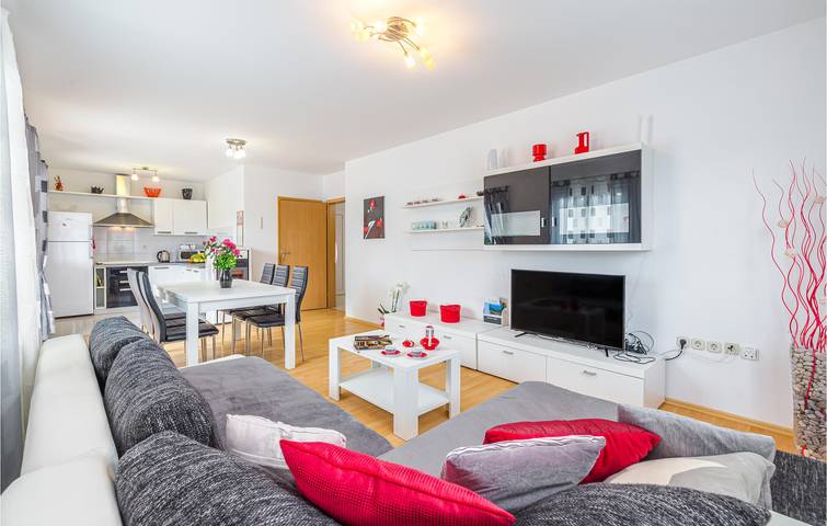 Gemütliche 1-Zimmer-Wohnung mit Pool, Parkplatz und nur 1 km vom Stadtzentrum in Vinez entfernt in Vinez, Ostküste Istrien