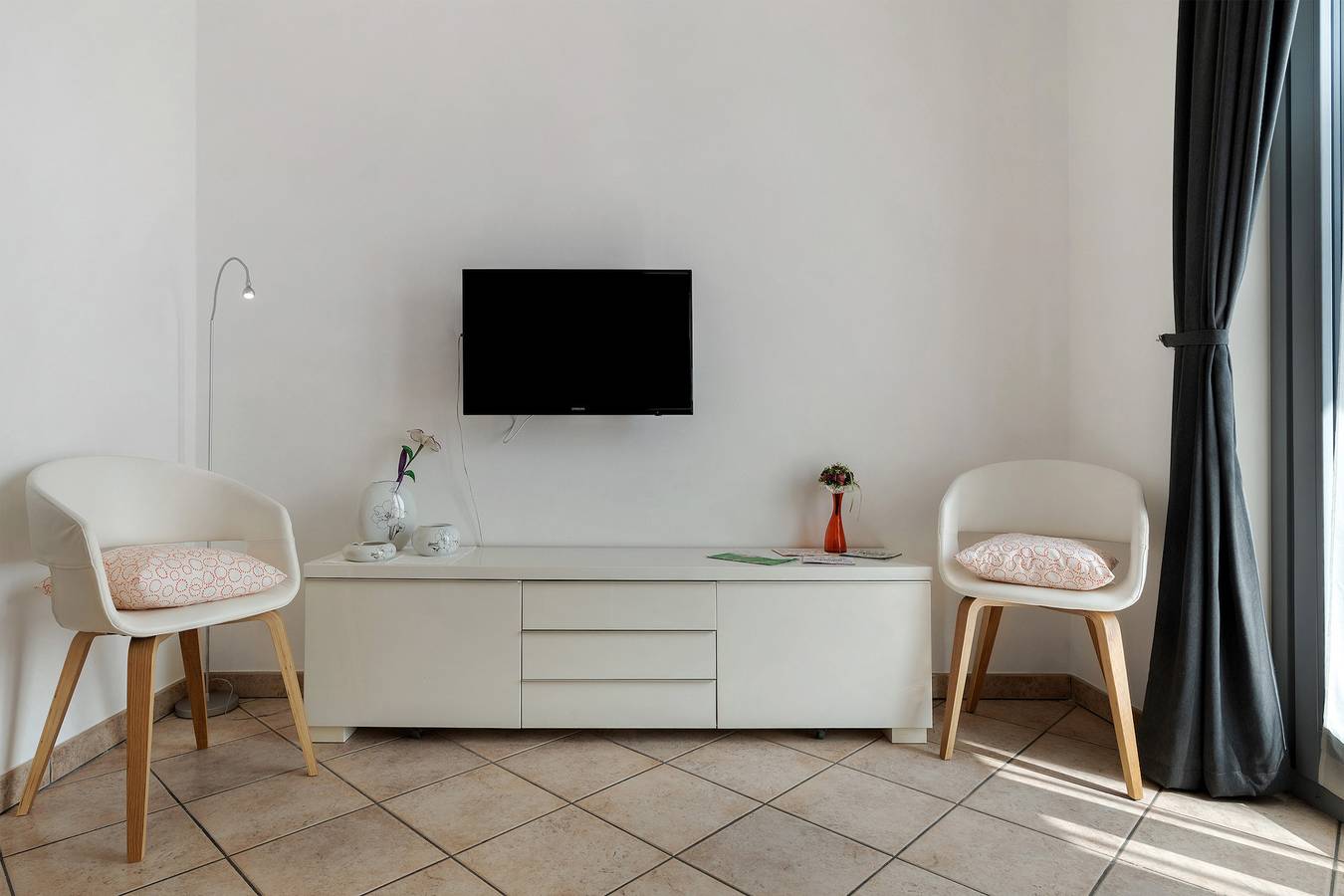 Appartamento intero, Appartamento per vacanze Ciclamino Superior Otto. Vista montagne, Wi-Fi e terrazza in Dorsino, Dolomiti di Brenta