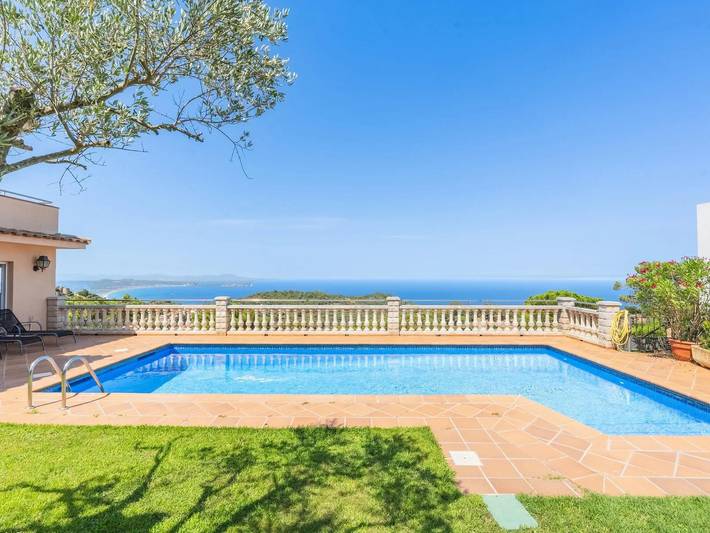 Casa de huéspedes para 10 personas, con terraza y piscina además de jacuzzi y jardín en Provincia de Gerona - 3