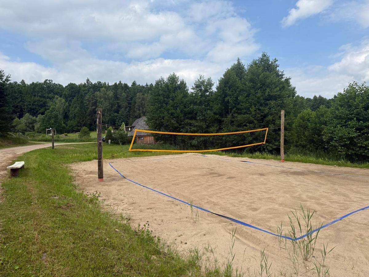 Namelis šalia vynuogyno in Semeliškių seniūnija