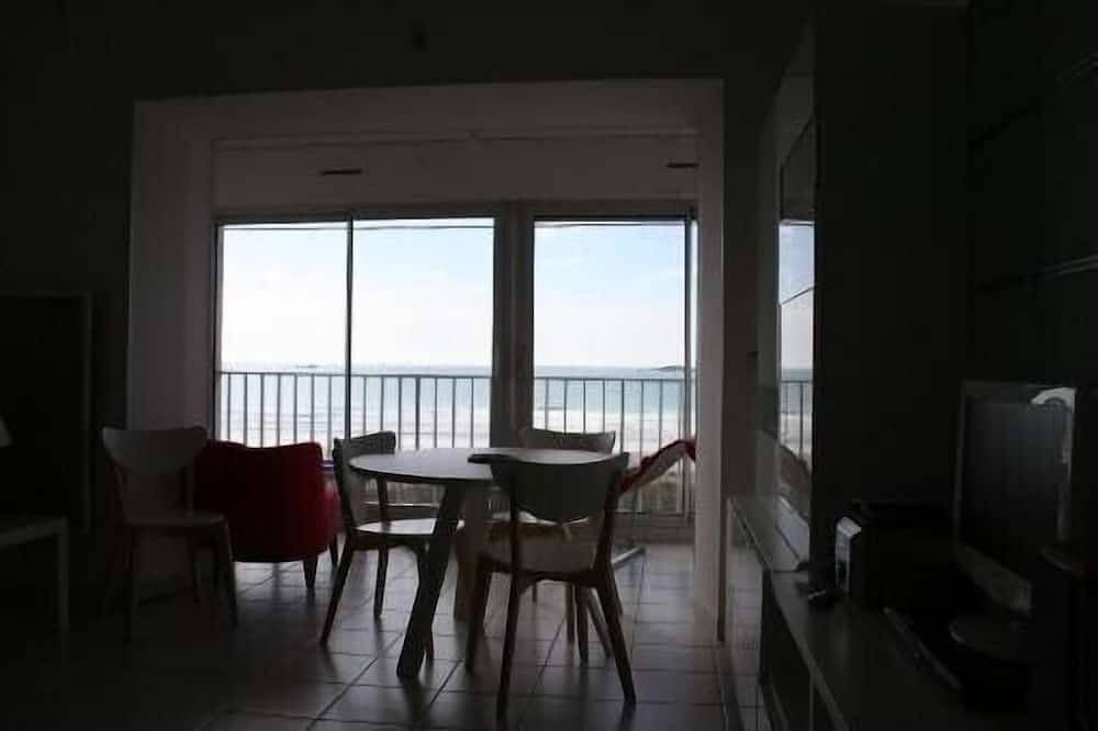 Appartement entier, Appartement vue mer avec accès direct à la plage, parking privatif, 4 personnes in Penthièvre, Saint-Pierre-Quiberon
