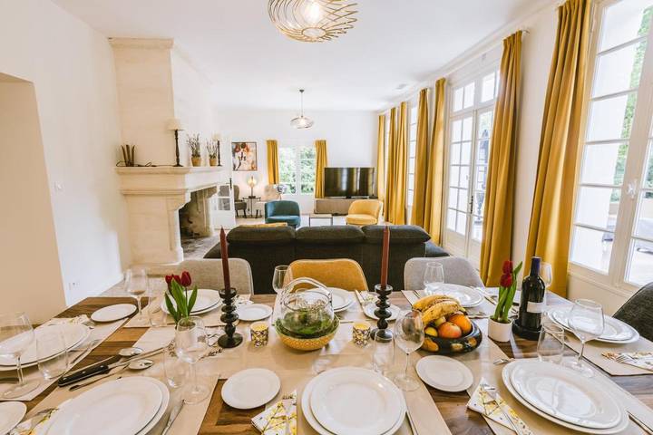 Location de vacances pour 10 personnes, avec Terrasse et Jardin ainsi que Piscine et Vue à Lembras
