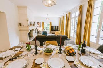 Gîte pour 10 personnes, avec piscine ainsi que jardin et vue à Lembras