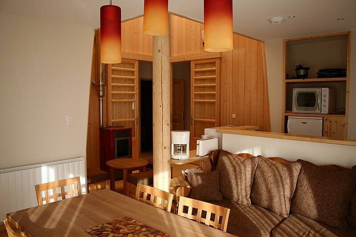 Gîte pour 4 personnes, avec terrasse ainsi que piscine et jardin, animaux acceptés à Prénovel - 2