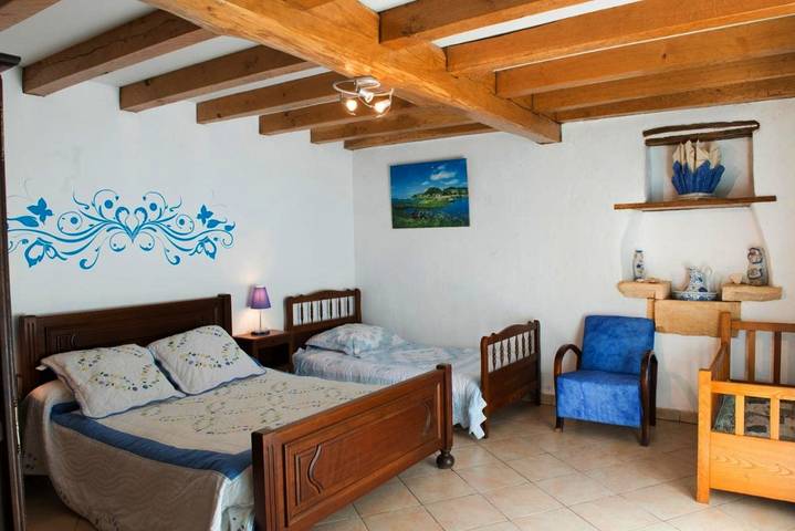 Location de vacances pour 14 personnes, avec piscine ainsi que terrasse et vue, animaux acceptés à Biron - 2