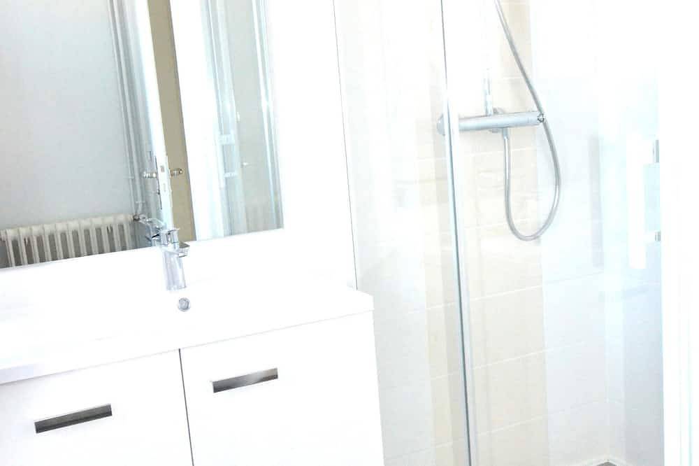 Ganze Wohnung, 5 min from town center, 3-bedroom furnished apartment, approx. 70m2, 2nd floor. in Limoges, Limoges und Umgebung