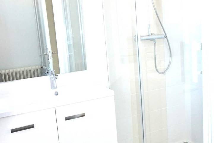 Appartement entier, À 5 mn du centre ville, Logement meublé de 3 chambres, environ 70m2,  2° étage. in Limoges, Région de Limoges