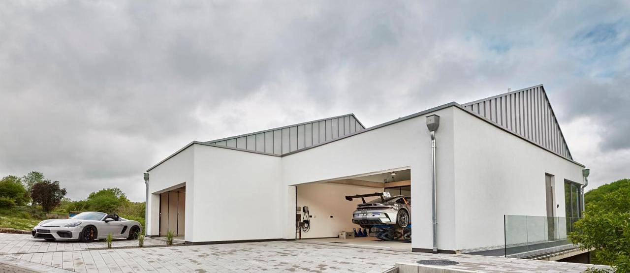 Racers Lodge Grand Prix - mit Hebebühne und Doppelgarage in Bermel, Osteifel