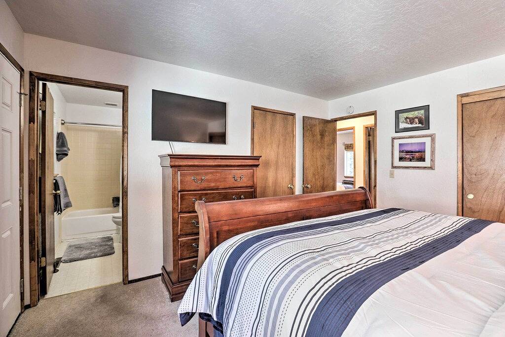 1 Mi to Heavenly Resort: Cozy Home w/ Deck! in Kingsbury, Heavenly