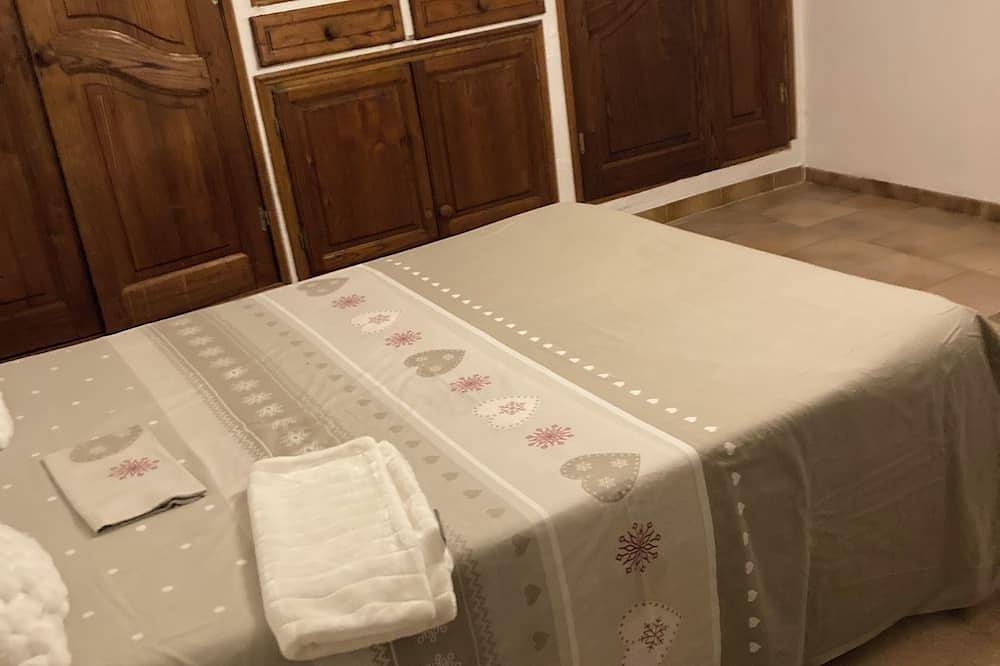 House sleeps 6 possibility8 in exceptionally quiet south-facing location in Le Rouret, Region de Cannes
