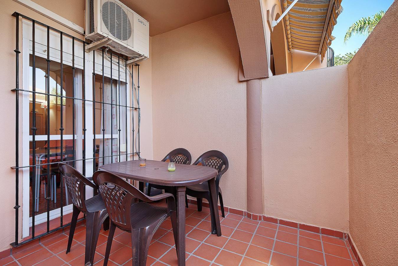 Apartamento entero, Apartamento 'Apartamento Urbanizacion Ál Andalus' con piscina compartida, Wi-Fi y aire acondicionado in Playa La Barrosa, Chiclana de la Frontera