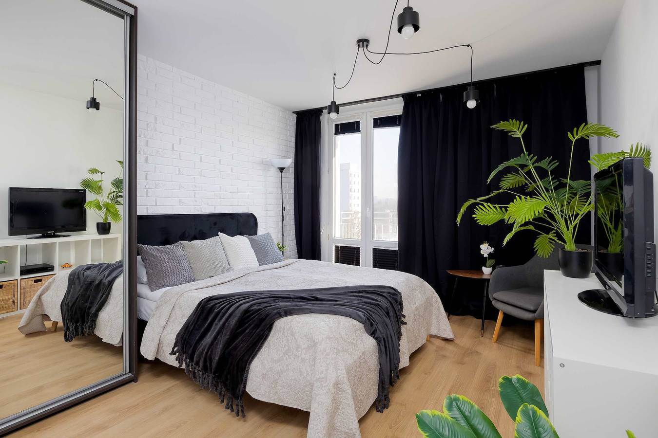 Entire studio, Mo  dawska 15 Warsaw   Bright Studio   Smart Tv   Ideal Location in Warsaw, Masovia