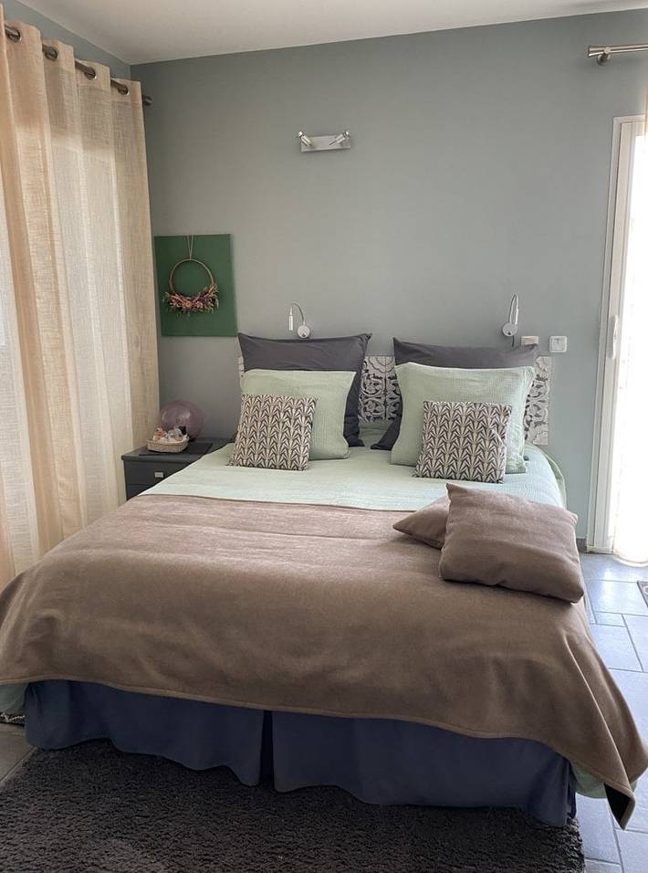 Location de vacances pour 2 personnes, avec piscine et vue sur le lac ainsi que jardin et terrasse à Sète - 2