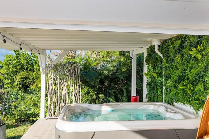 Gîte pour 4 personnes, avec piscine et jardin ainsi que balcon et jacuzzi dans Friars Bay Saint Martin - 2