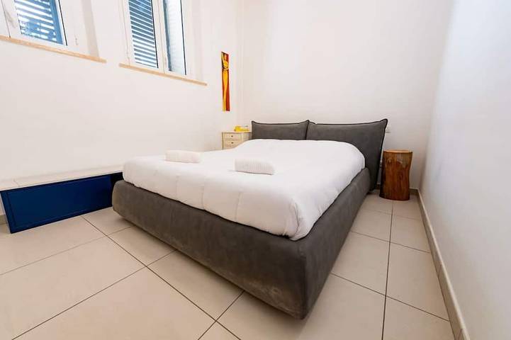 Ganze Wohnung, Guesthost - A comfortable and welcoming 64 square meters apartment, perfect for four people, located on the ground floor of a renovated period villa with a private entrance.The property is located in Alba Adriatica, a town famous for its long sandy beach in Alba Adriatica, Adriaküste Abruzzen
