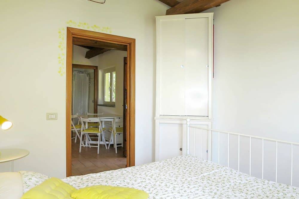 Preciosa casa de vacaciones privada con piscina, Tv, patio, mascotas permitida y aparcamiento in Val di Lago, Lago de Bolsena