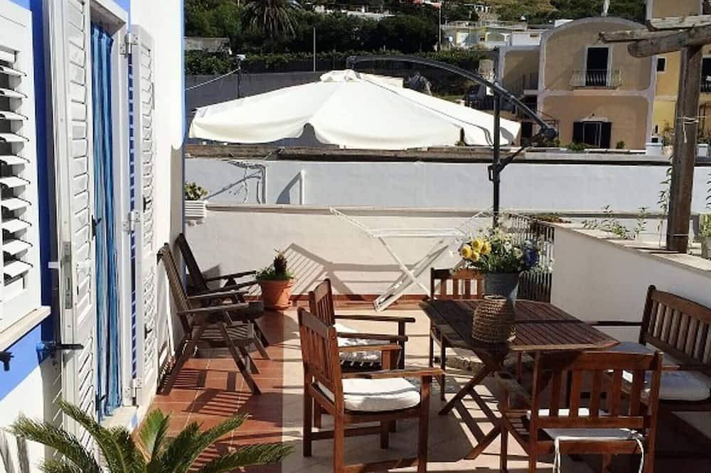 La casa di Barbara in Ponza, Lazio