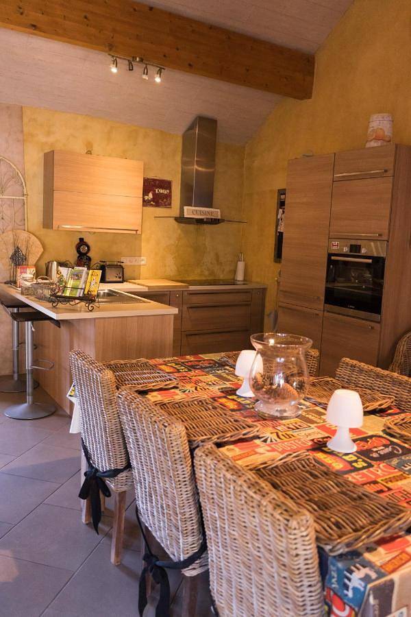 Maison de campagne pour 3 personnes, avec terrasse, animaux acceptés à Ciney