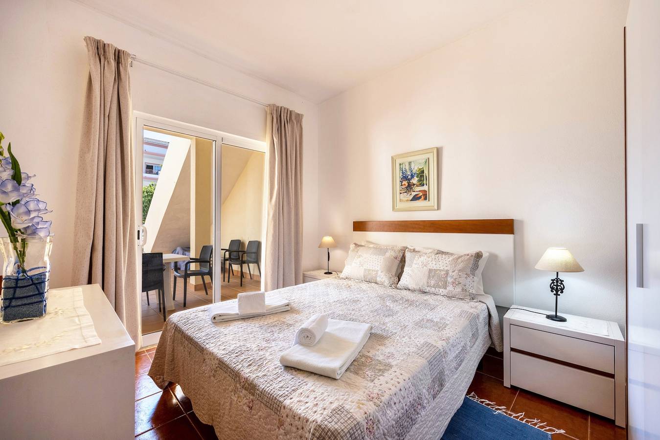 Apartamento inteiro, Apartamento Villas Brites nº1 com Piscina Partilhada, Jardim Partilhado, Terraço e Wi-Fi in Praia do Burgau, Parque Natural do Sudoeste Alentejano e Costa Vicentina