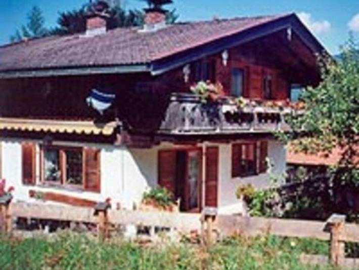 Ferienwohnung für 4 Personen, mit Balkon und Garten sowie Ausblick in Rottach-Egern