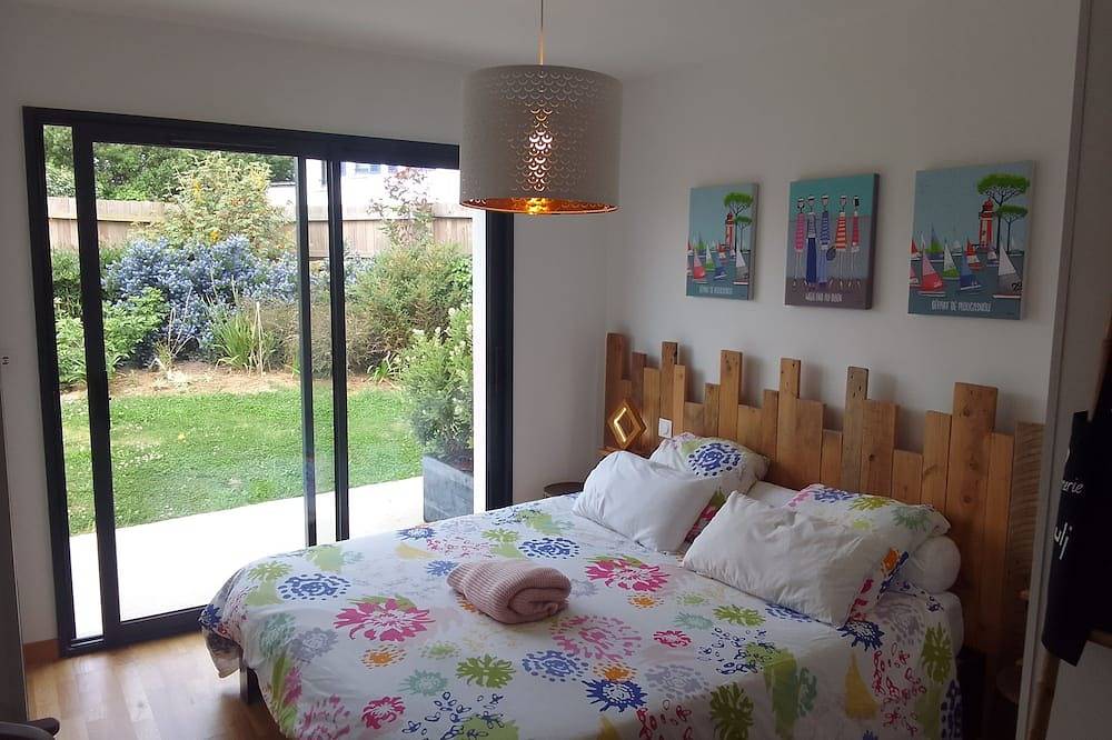 New, bright, spacious house. 150 m from the beach and 400 m from the port. 8 beds in Le Diben, Plougasnou