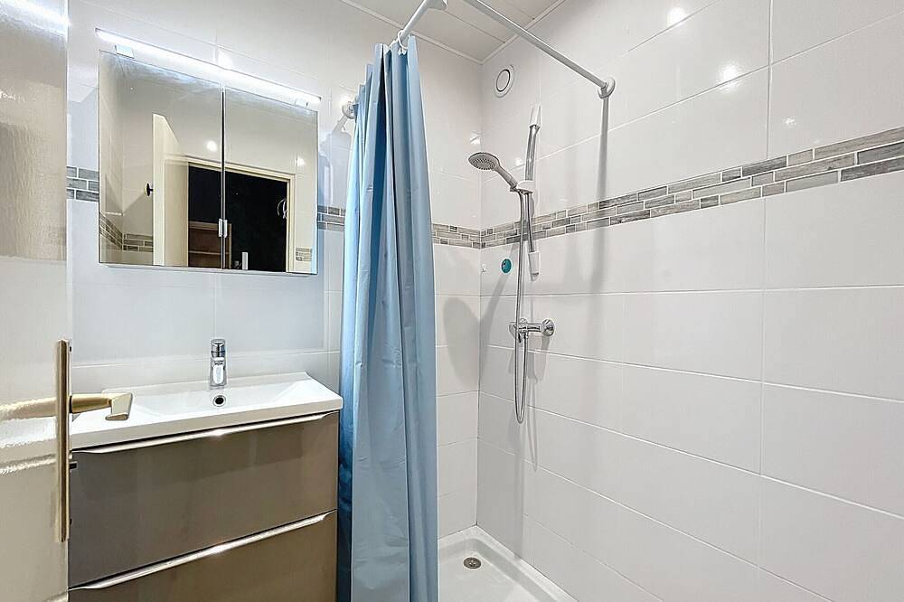 Entire apartment, Seafront studio cabin with parking and pets allowed in Carnon-Plage, Mauguio