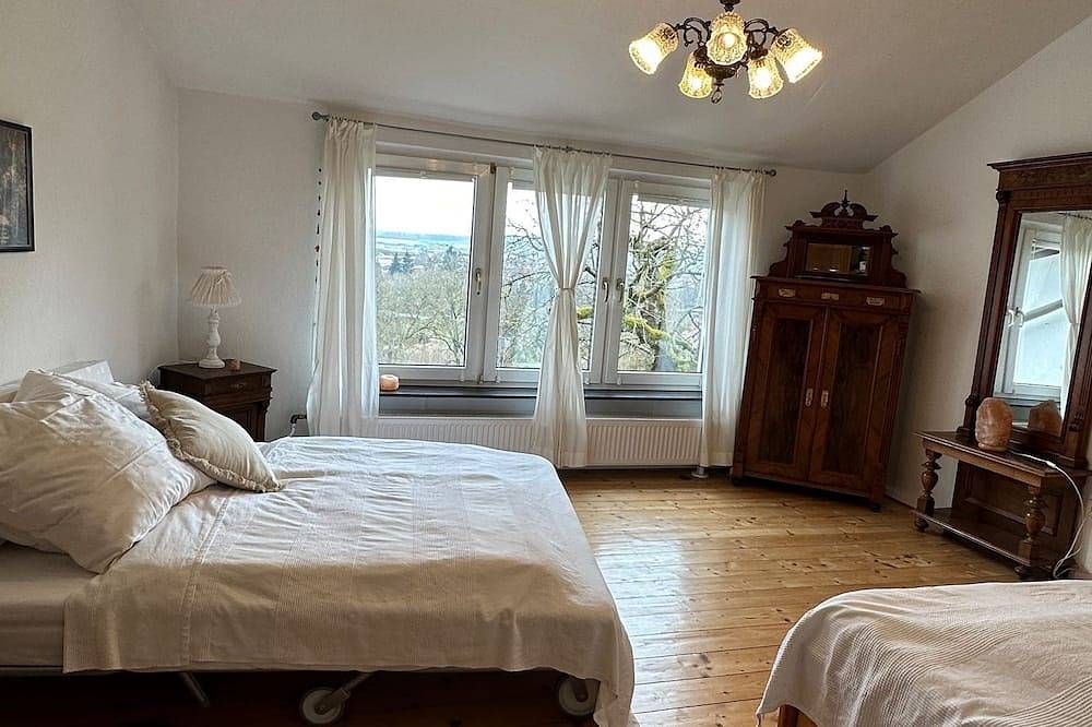 Ganze Wohnung, Ferienwohnung Regilturm im Herzen von Fritzlar mit Balkon und Gartennutzung in Fritzlar, Schwalm-Eder-Kreis