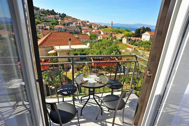 Ferienwohnung für 2 Personen, mit Balkon in Sutivan