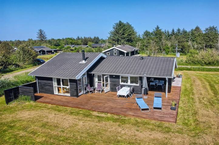 Ferienhaus für 8 Personen, mit Whirlpool und Terrasse in Bratten