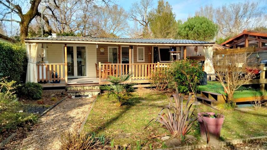 Mobil home pour 4 personnes, avec piscine ainsi que terrasse et jardin dans Lac de Cadeuil